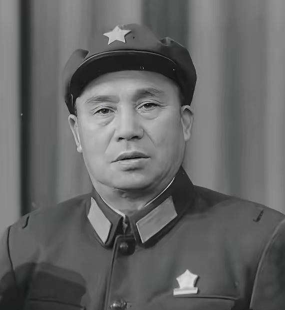 1947年，四野师长娶了老战友的遗孀带一子一女，新婚之夜，师长说把孩子们的姓都改