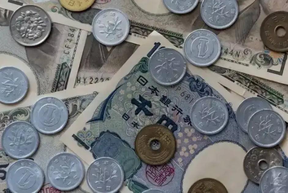 知道日本经济会崩，但崩盘加速，完全没想到这么快。日本离“50万一块面包”的日子不