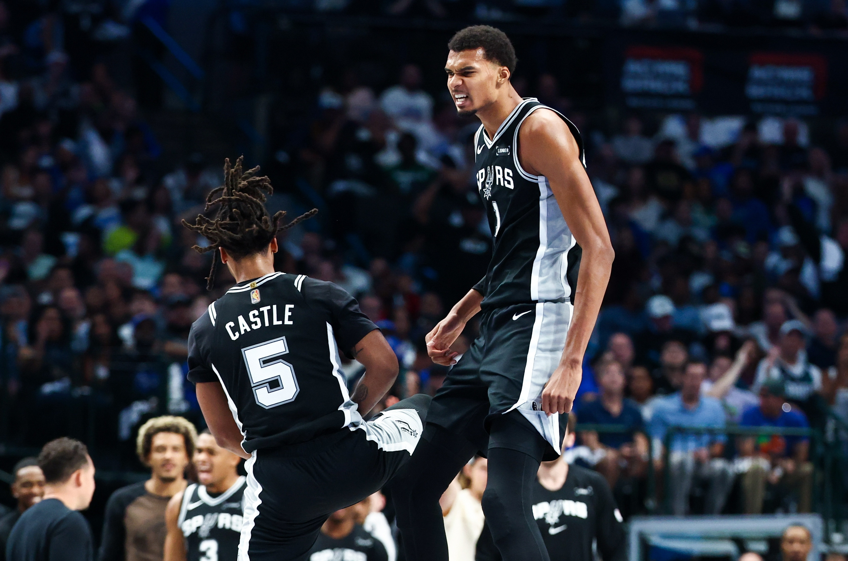 NBA名宿奥拉朱旺在《FirstThingsFirst》节目中谈到了文班亚马