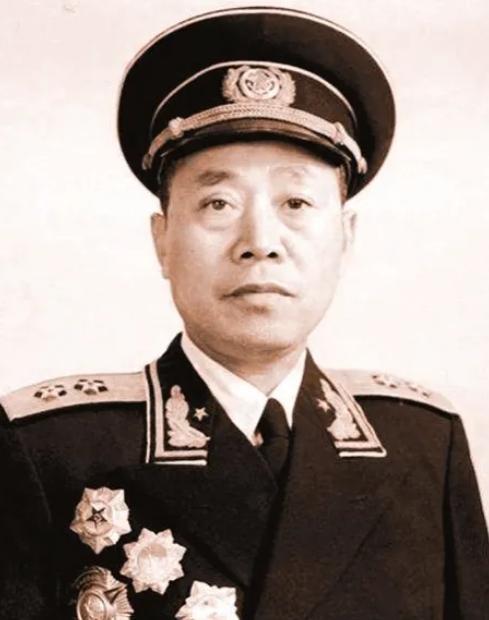 抗战中，海匪孙二虎听说新四军陶勇只身深夜来访，手下起了歹心，建议抓陶勇送给伪军以