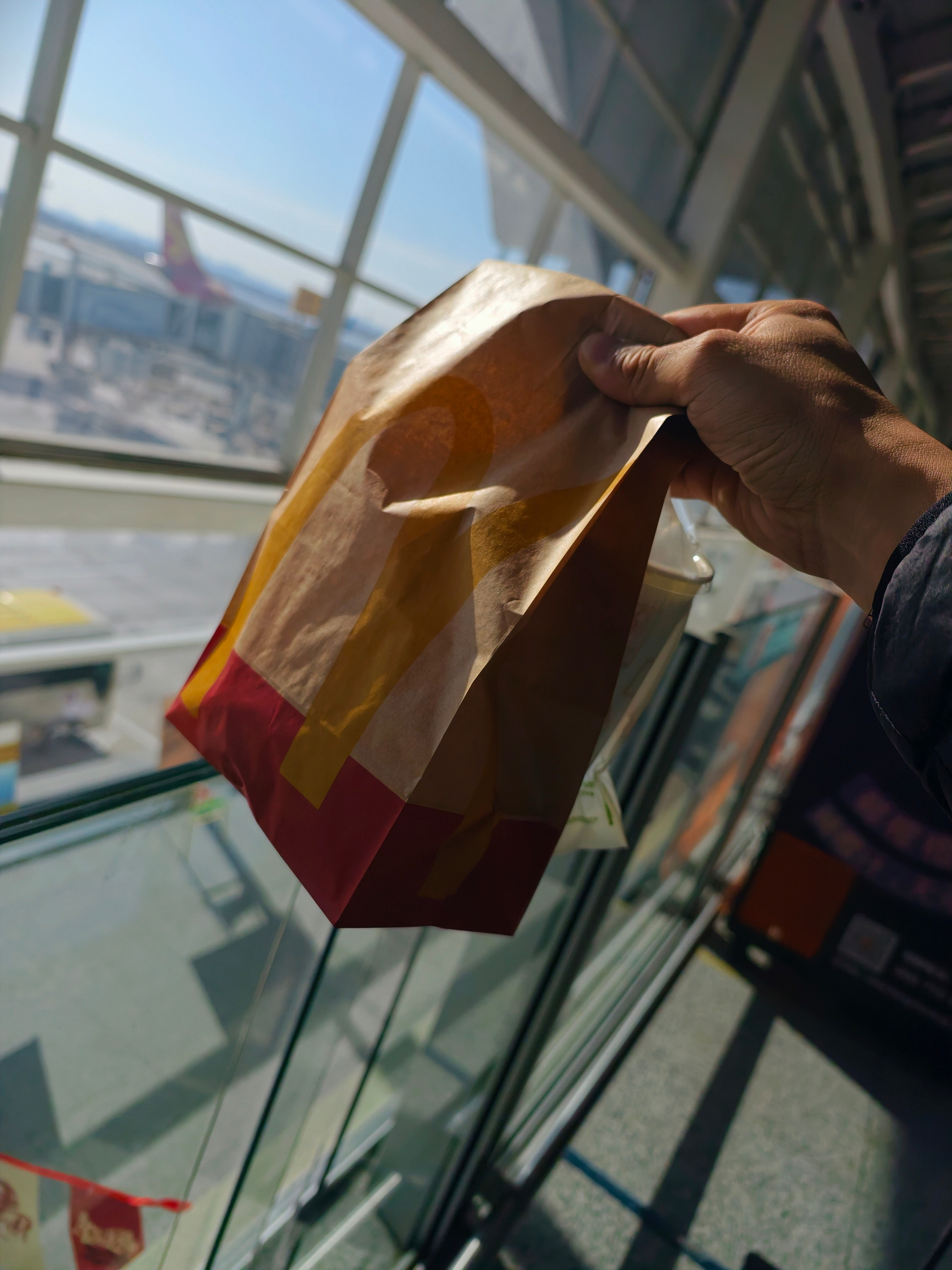 来内蒙古还得吃粤菜麦当劳麦当劳客服回应汉堡变小