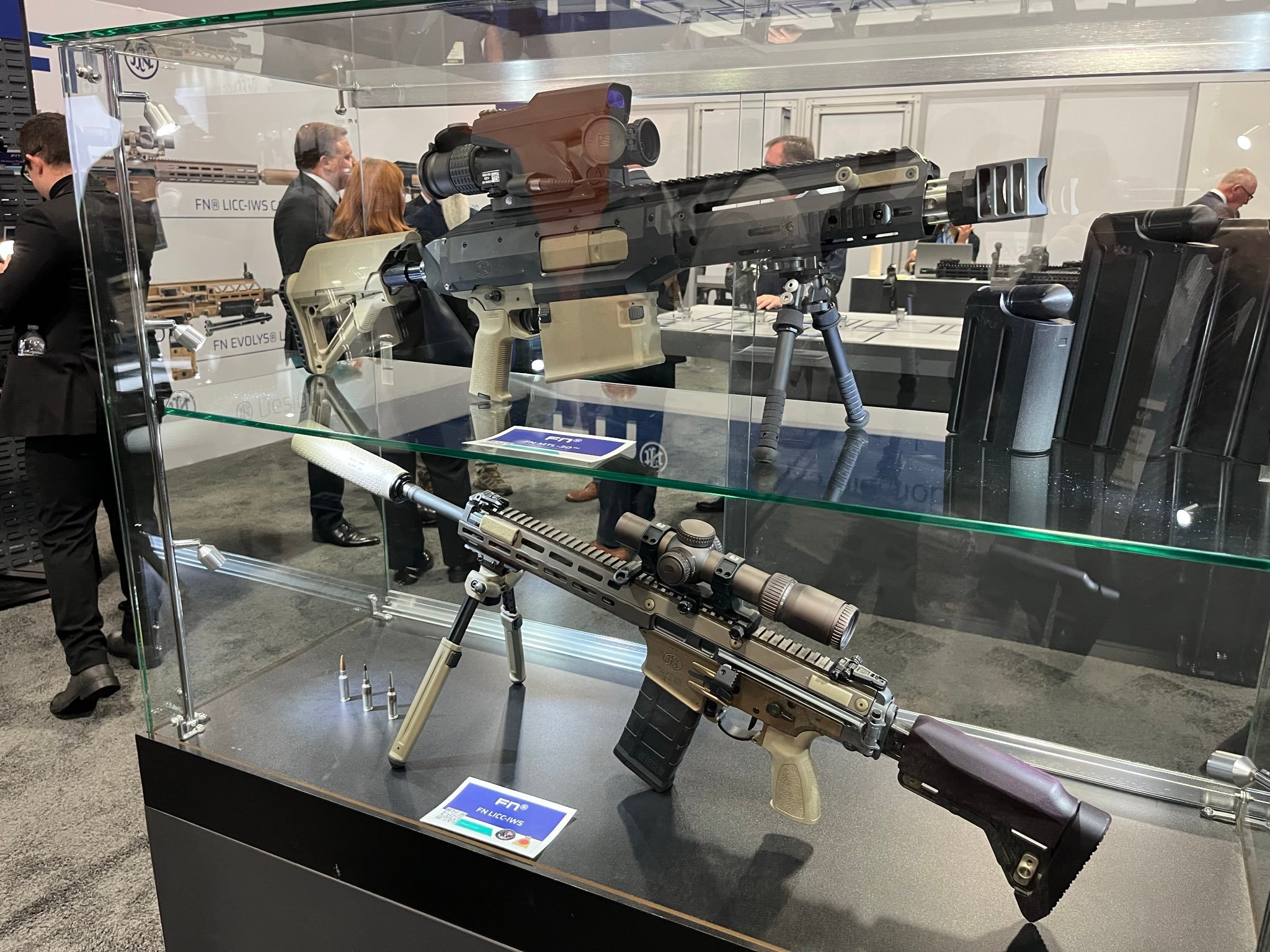 AUSA25展会上展出的FNMTL-30榴弹发射器和FNIWS步枪烽火问鼎