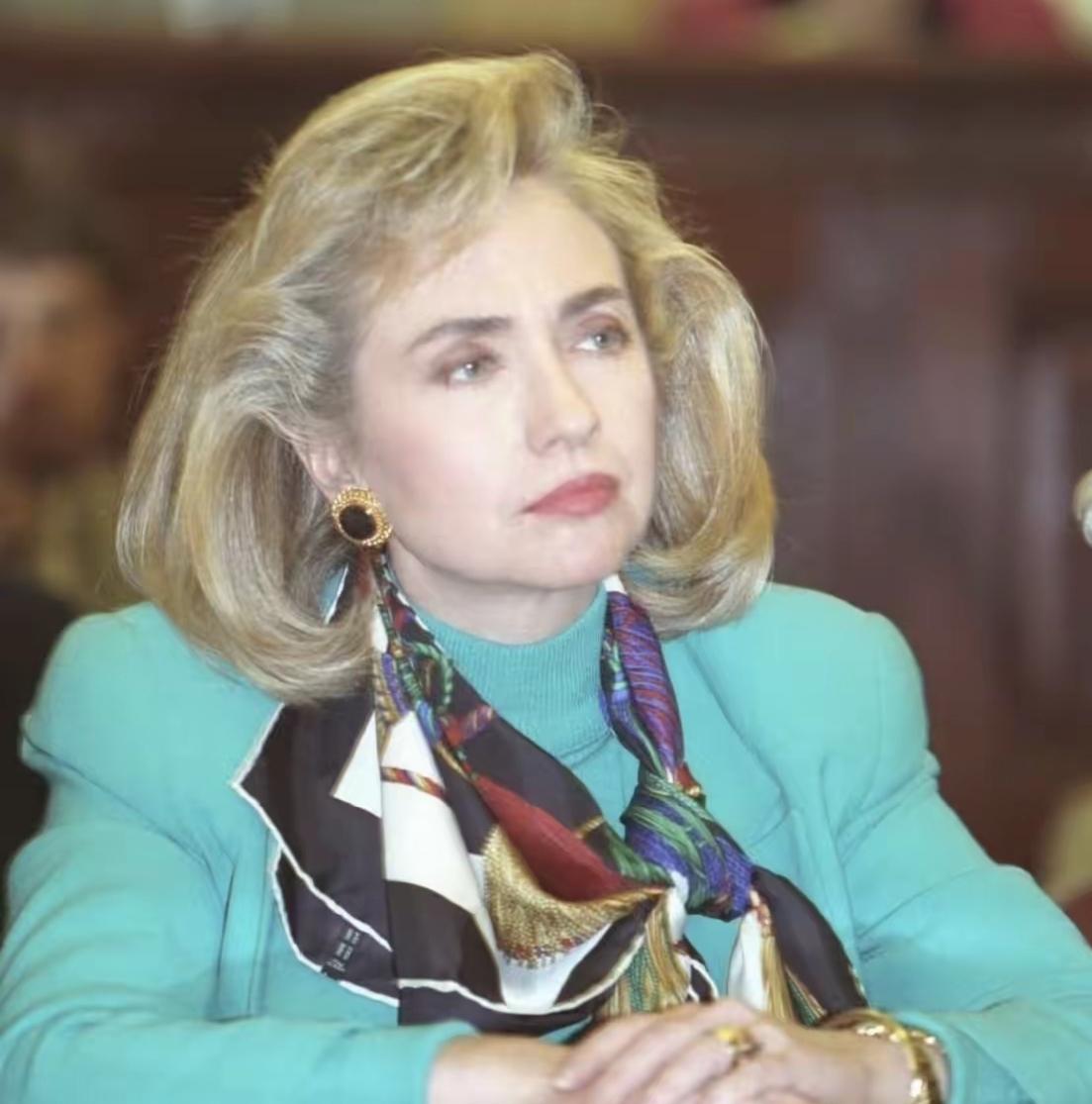 有一说一，希拉里的审美一直在线！成为第一夫人后的希拉里，不管是造型还是审美，都