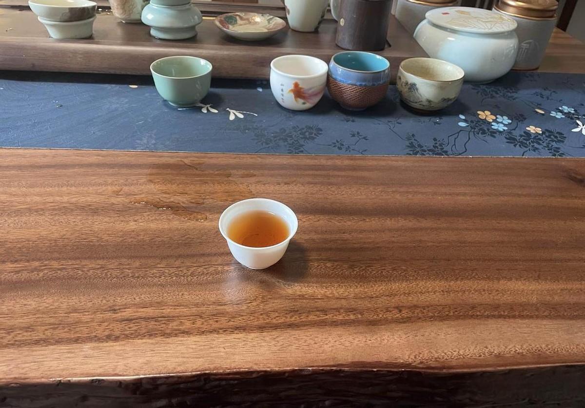 人到中年，回头看自己做的那些决定。换工作，结婚，买房，生娃。每一步都像是当时唯一