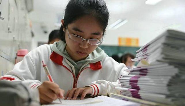 到了高中，你会发现，初中的成绩真的不算什么。你曾经引以为傲的数学满分，在这里可