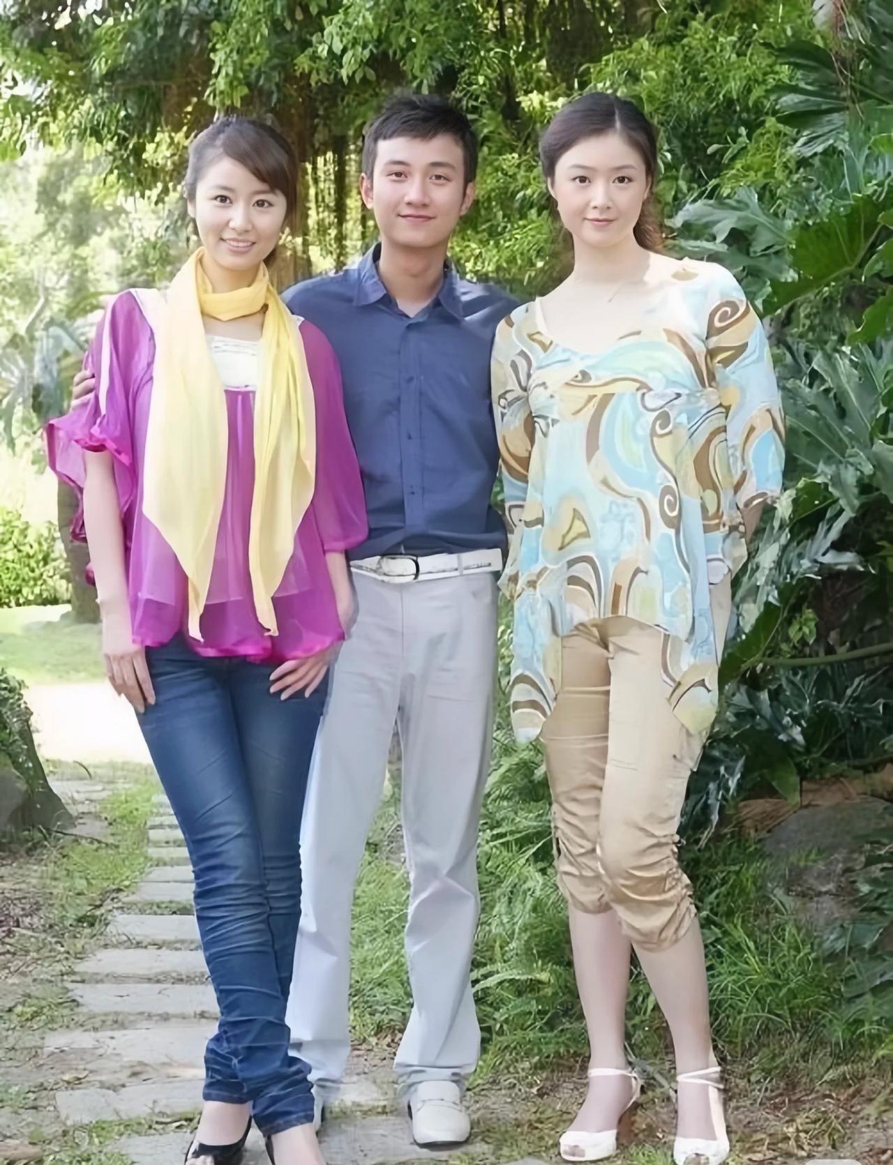 曾几何时，文章、林心如、蒋欣三人同框，笑容灿烂，情谊看似深厚。彼时，文章演艺事业
