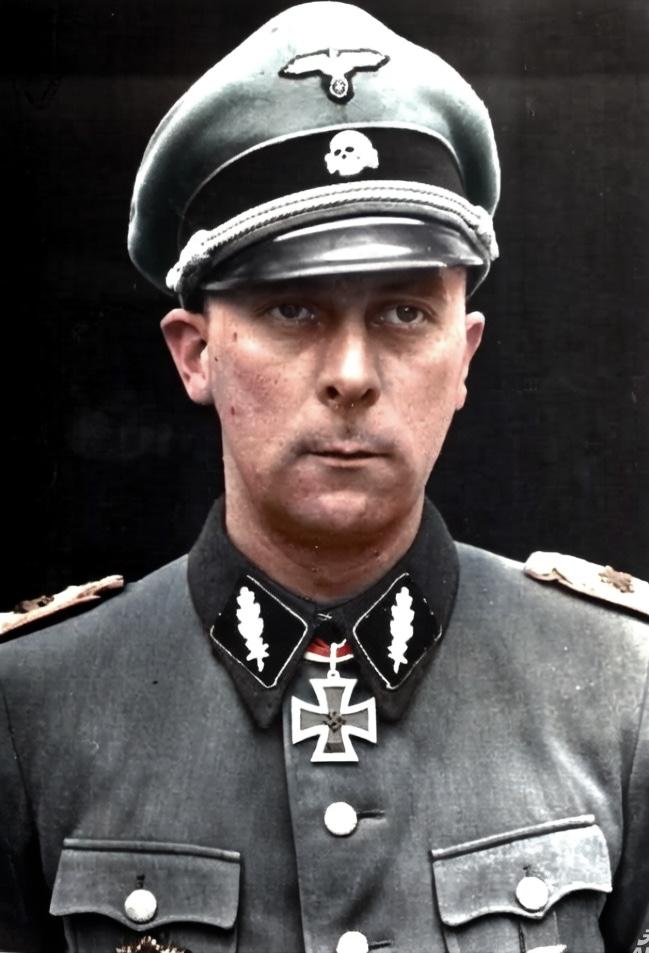 威廉·蒙克（WilhelmMohnke，1911-2001）是武装党卫军旅队长