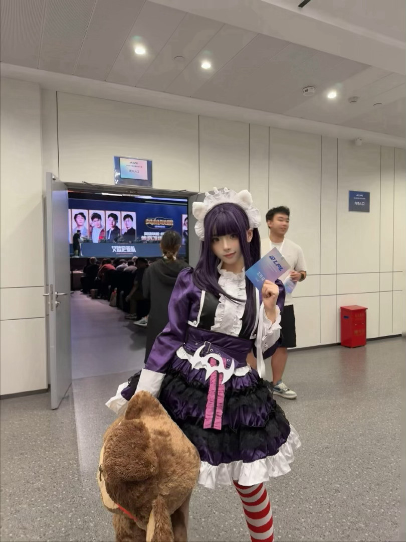 今日碎碎念今天去参加怀旧服的主播赛观赛了时隔十年又穿上了。上次穿这个衣服还是16