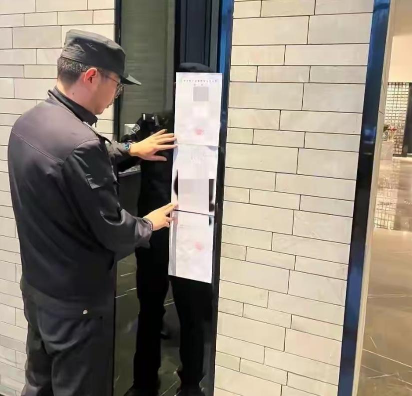 “活该！”江苏南京，一男子欠了别人10000多元，被债主告了，可他败诉后，只被执