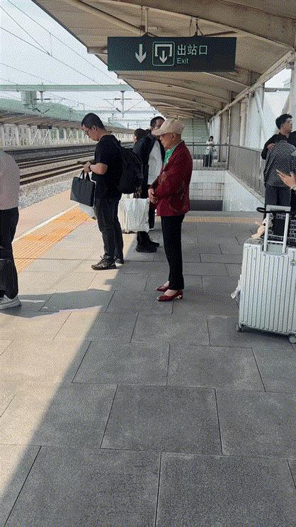 婶子叔，还挺会搭[捂脸哭]