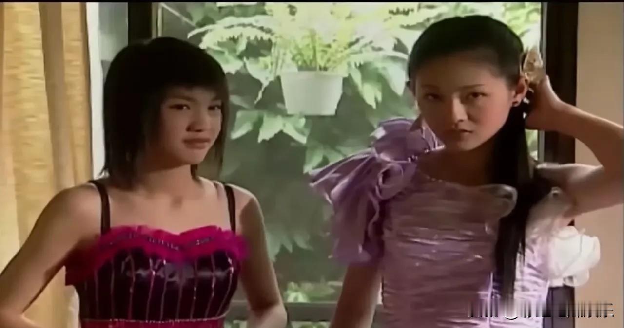 小优来看杉菜了，看到杨丞琳出现在大S墓地，还是让人鼻酸想落泪。杨丞琳当年拍流