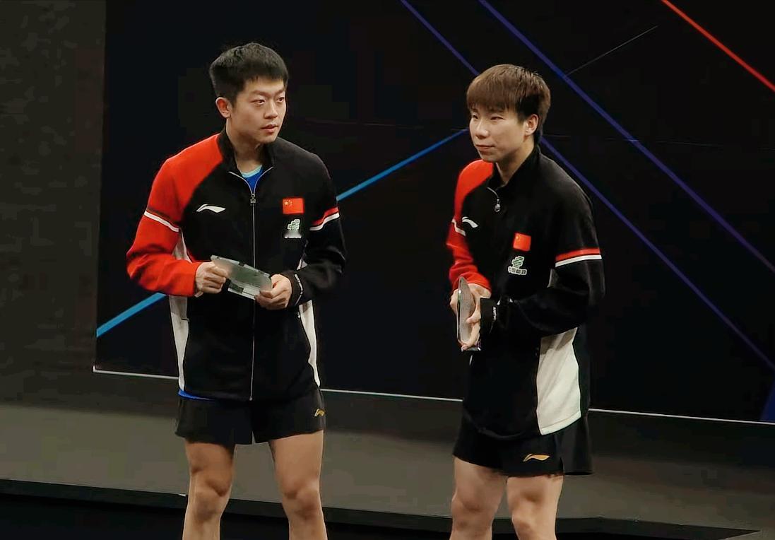 恭喜徐瑛彬/袁励岑拿到了冠军！我觉得今晚两人拿到冠军，在于配合，在于沟通，