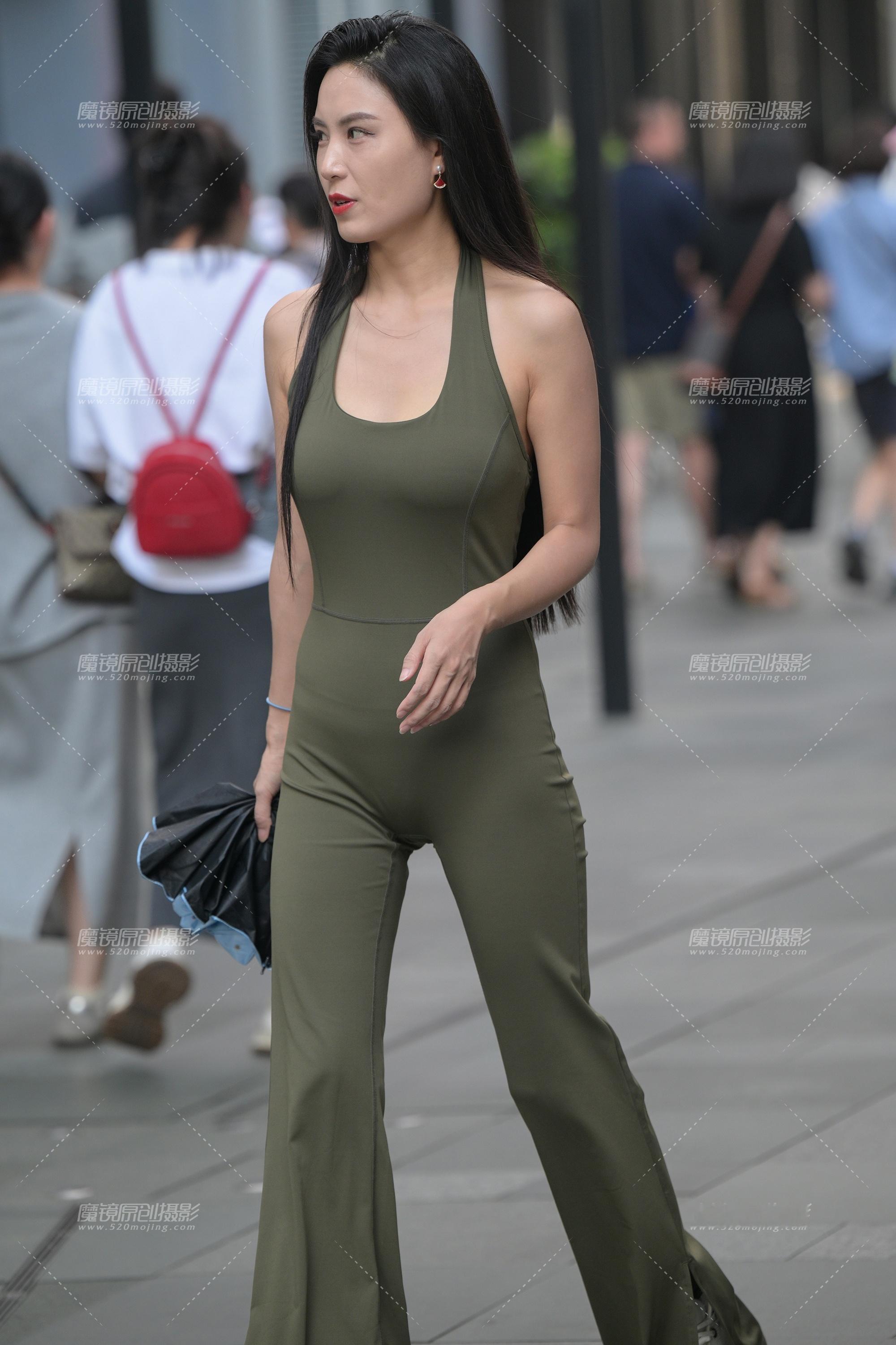 连体裤小姐姐
