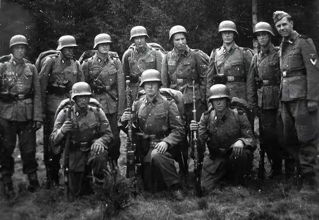 1945年，苏联红军进入德国本土后，压抑已久的苏联士兵全面失控。这事儿得从苏