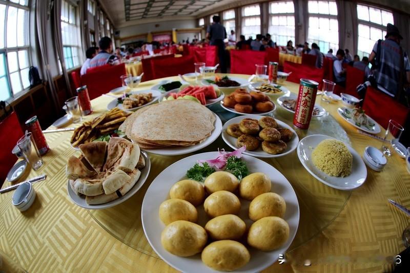 都说粗茶淡饭与山珍海味是两重天，这话一点不假。山珍海味虽奢华，鲍鱼、鱼翅、燕窝，