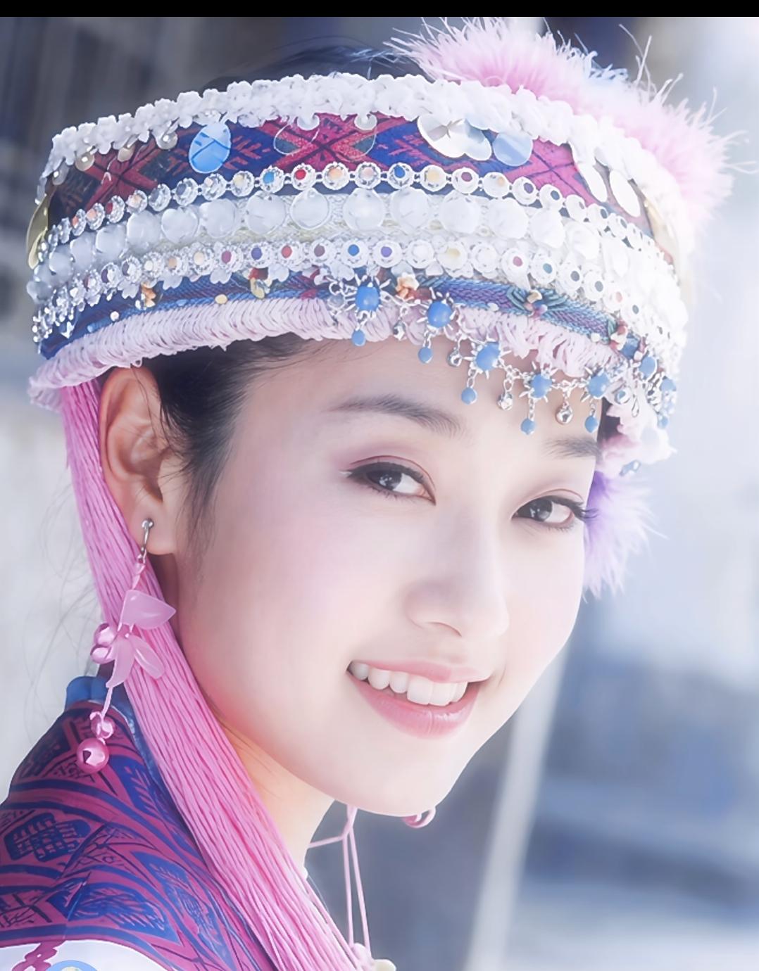 上次一堆人说她长得普通，我真的理解不了！她不管是现代装还是古代装，在我看来就是