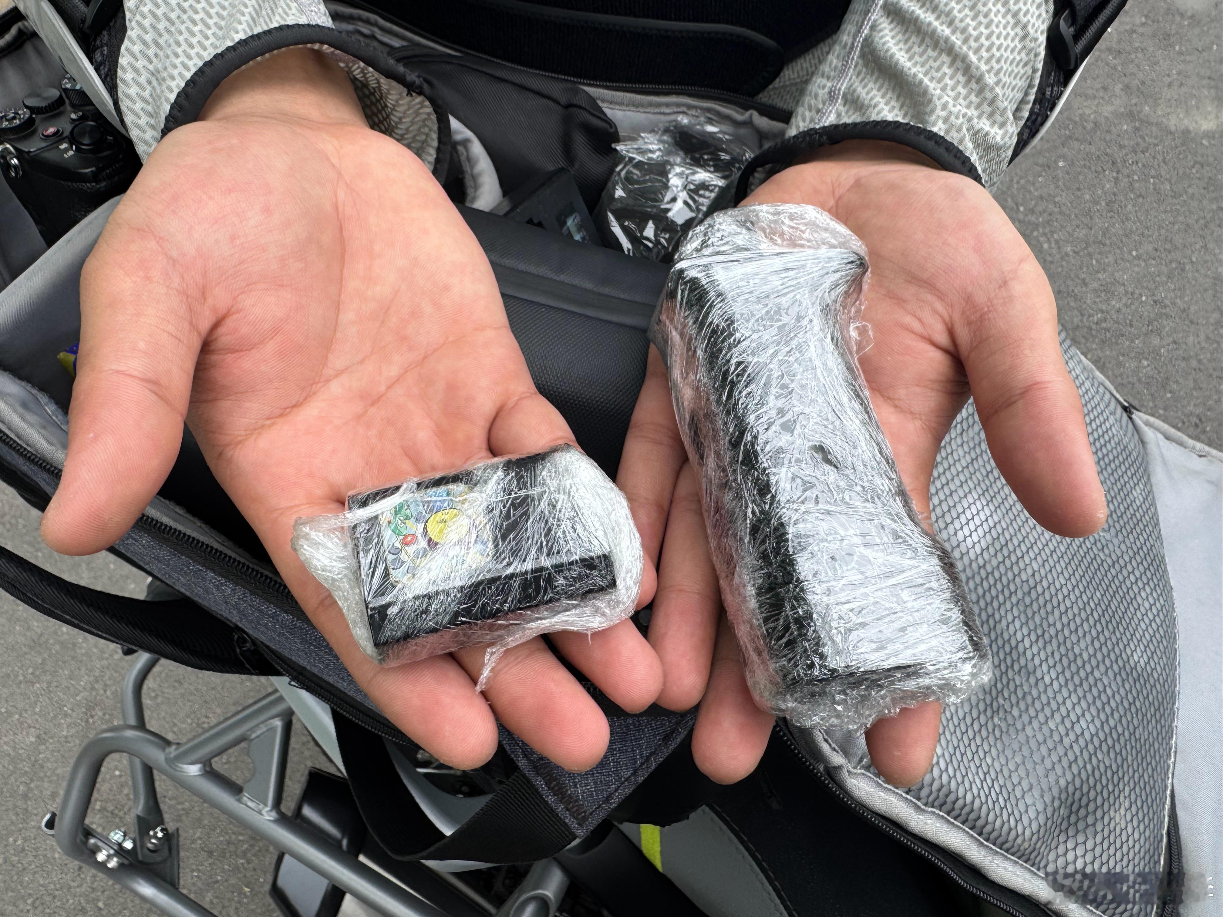 相机电池不能上飞机半小时前刚下飞机，杭州到北京，属于安检比较严的线了，说下经历：