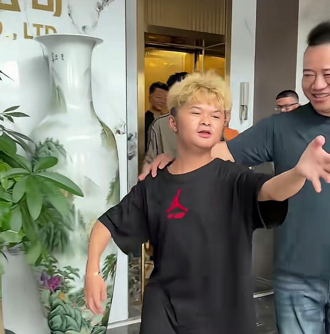 “小马云”范小勤拍短剧了，好像还是饰演男主，不少网友留言表示要去捧场追剧，会不会