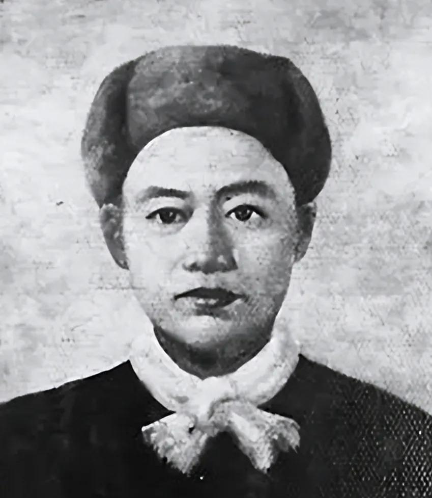 1958年，志愿军撤军前夕，黄继光的弟弟私自离队被抓回，连长问他为什么跑，他含泪