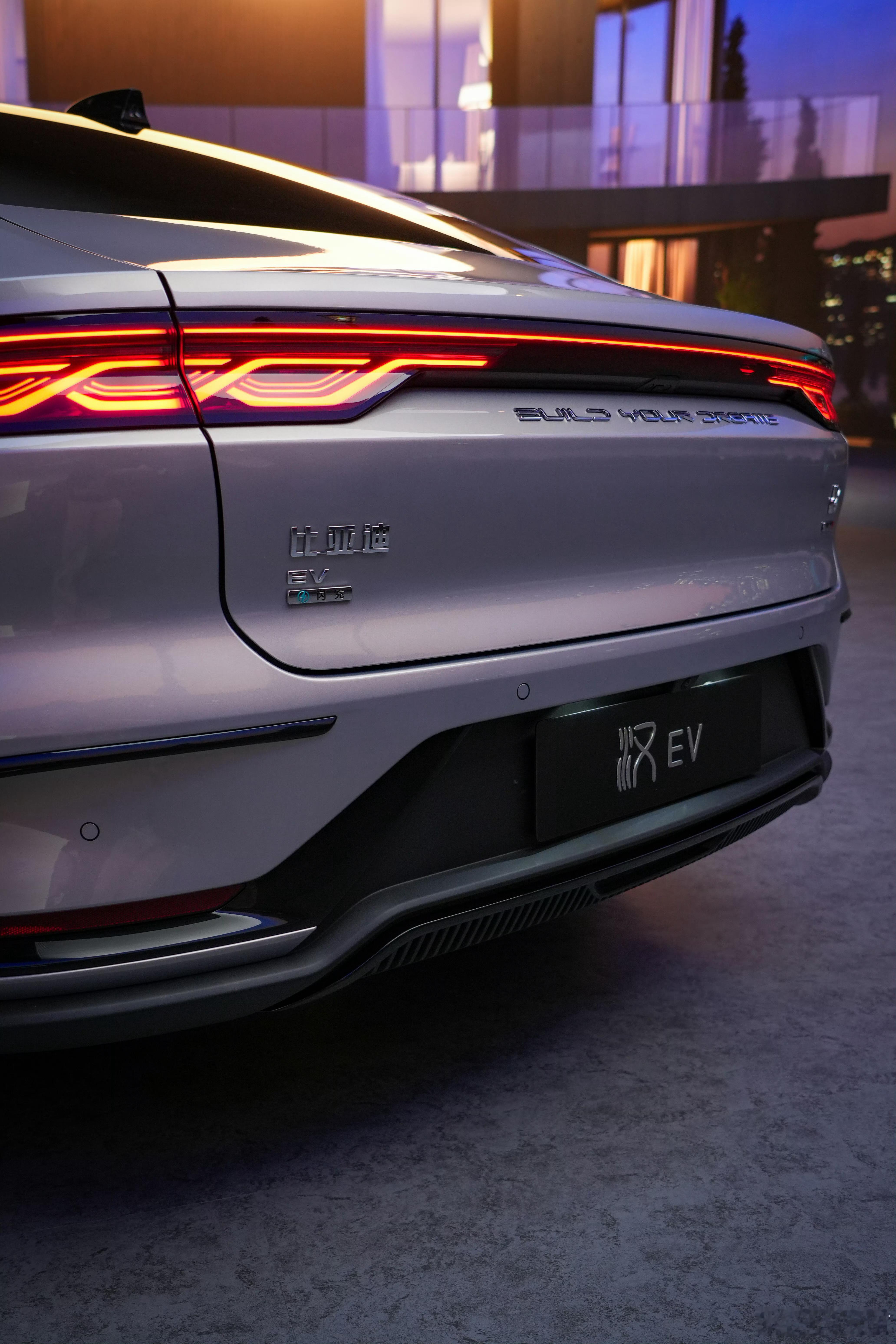 比亚迪汉EV比亚迪比亚迪汉ev闪充版闪充版将于4月22日上市。新车搭载第二代刀