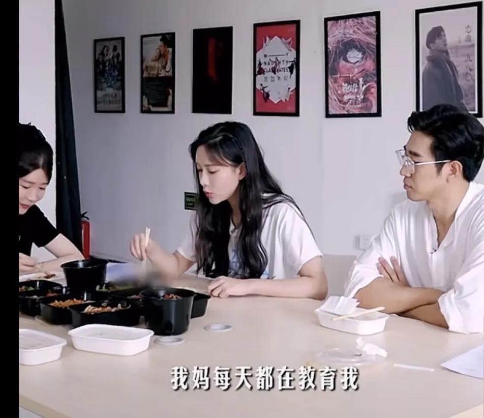 孟子义：“我妈每天都在教育我，让我少说话，我话就是多，我很爱说话，其实我没有觉得