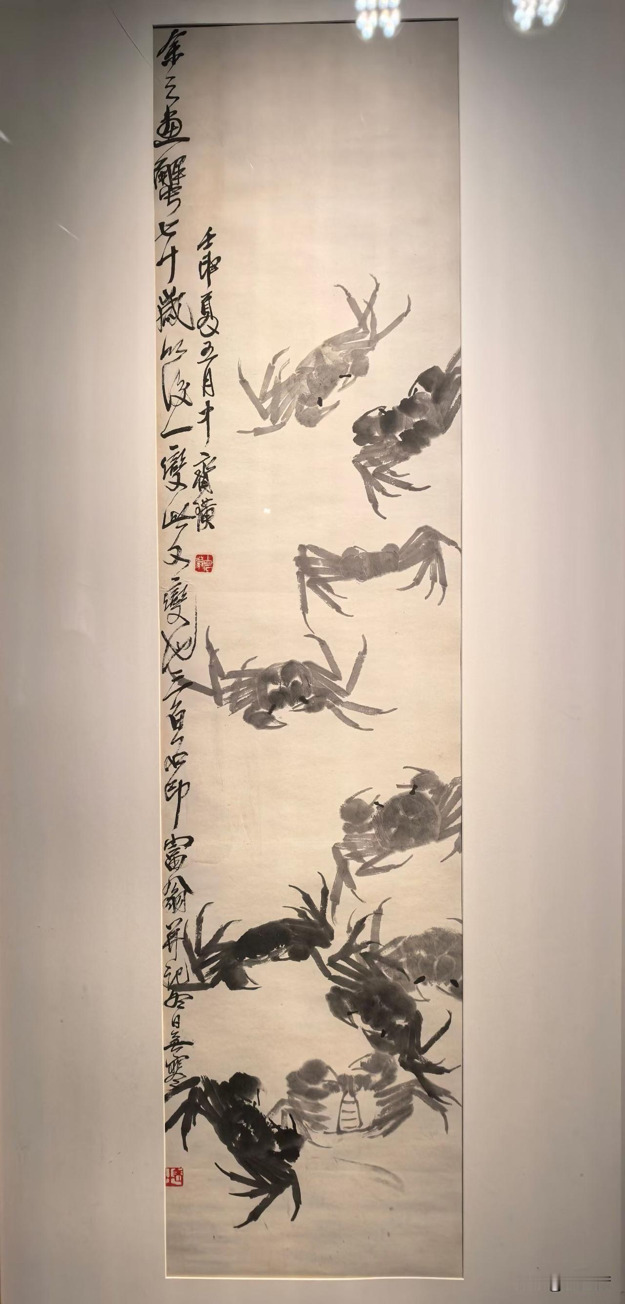 齐白石二次变法后的螃蟹，墨色淋漓，仿佛白石老人砚池未干。这群螃蟹，褪去些许写实