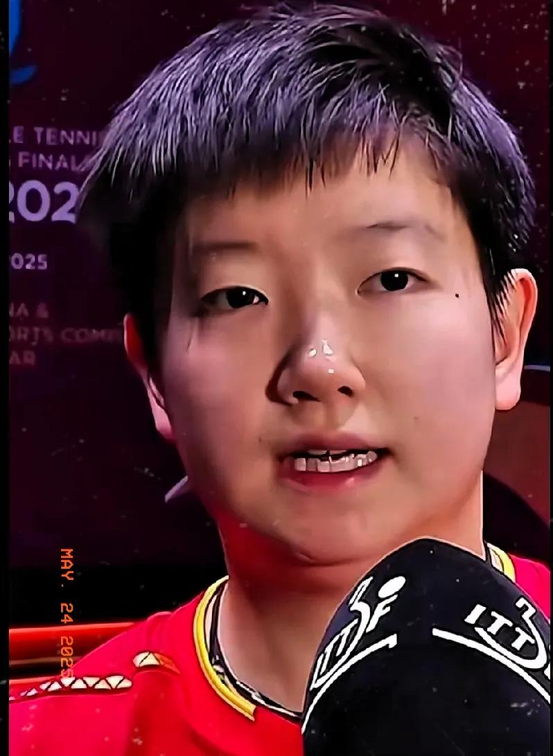 孙颖莎这番话，听着让人五味杂陈！她讲要放低姿态，这当然是高情商。但话说回来，