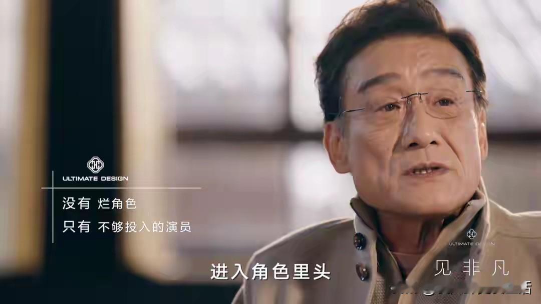 没想到梁家辉还在香港的报纸写了20多年的专栏，每天都写二三百字，从不间断。截止