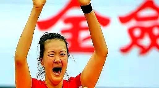河南女排与江苏女排比赛后，朱婷与江苏女排的老队友感觉朱婷赛后留在了场上，江苏队