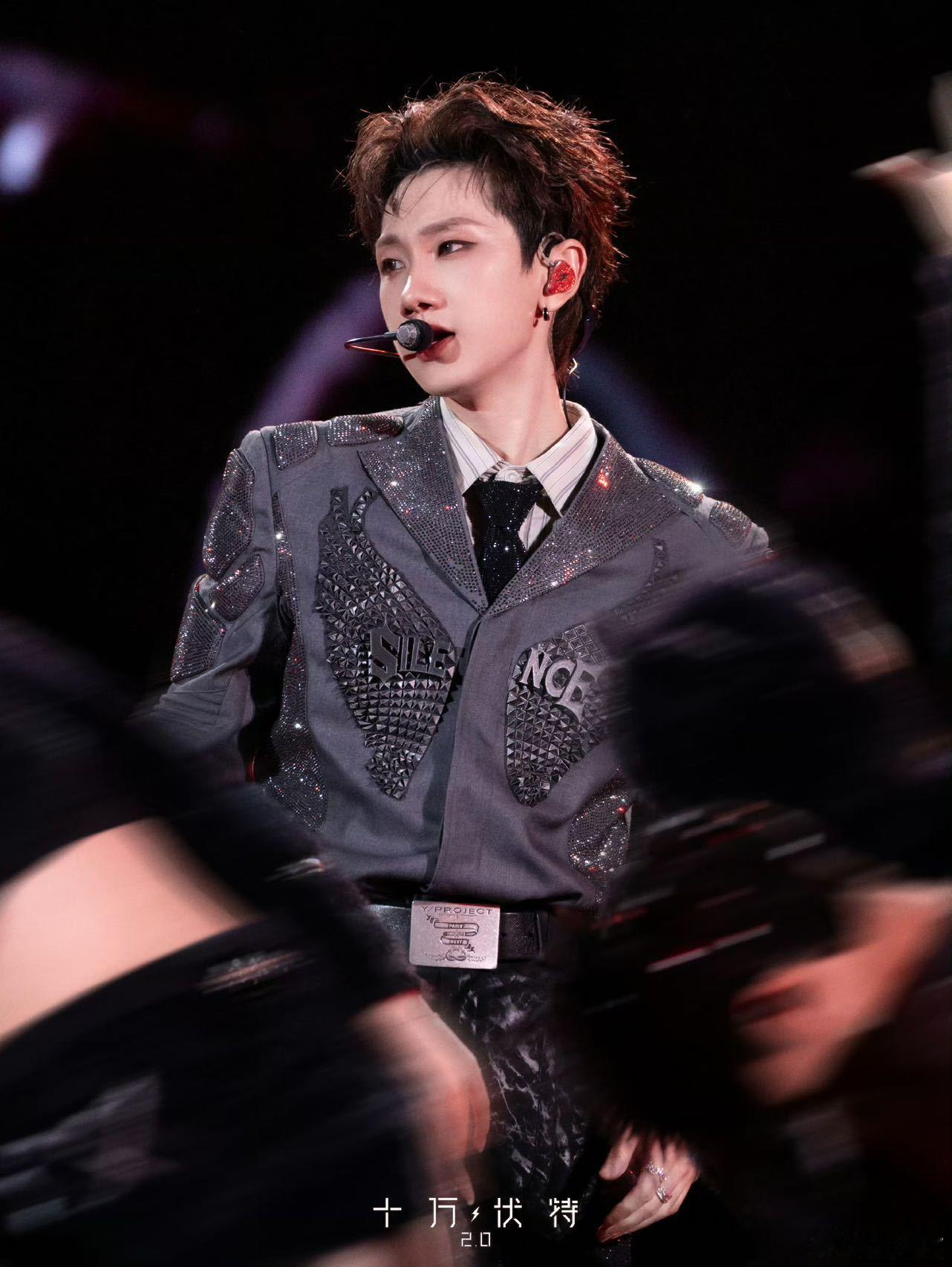 汪苏泷替周兴哲官宣歌手首发《歌手2026》的瓜来得猝不及防！汪苏泷直接替周兴哲官