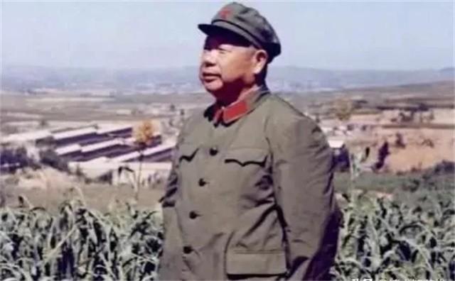 1976年2月，毛主席自感不久于人世，做了两项重要的人事安排，第一项是任