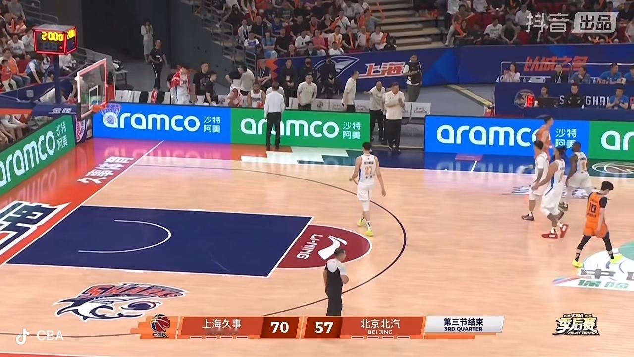 京沪大战第三节比赛结束了！上海久事男还是领先！在刚刚结束的上