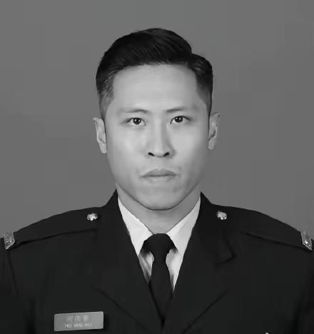 英雄何伟豪！以这种方式认识你，太令人心痛了，等了10年的人生大事终没有完成