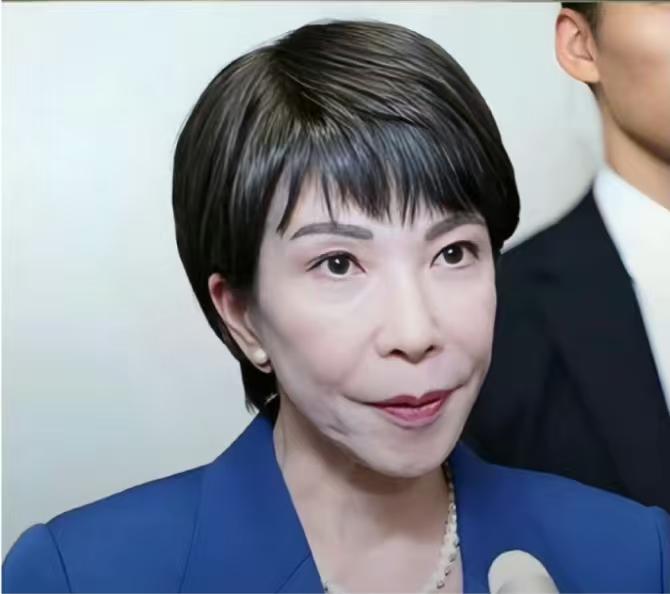 虽然随便评价别人长相是不礼貌的，但看到高市早苗的面相后，我还是忍不住想说，尖嘴猴