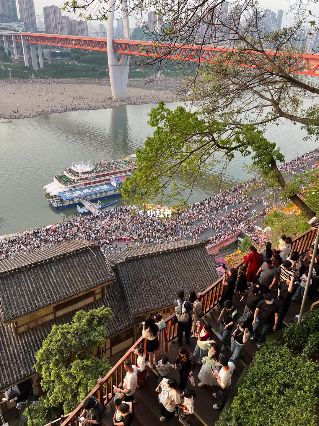 五一第一天重庆现状！这就是外网顶流的实力