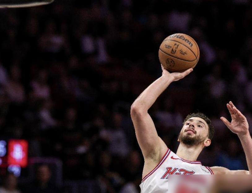 申京这球打得真让人窝火。16次出手换来一身冷汗，要不是卡佩拉在短短13分钟内玩命