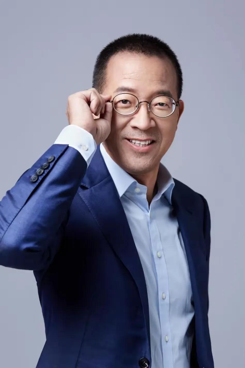 俞敏洪说：“当一个人面临生存问题的时候，还要挑三拣四，这个人一定是不会有出息的。