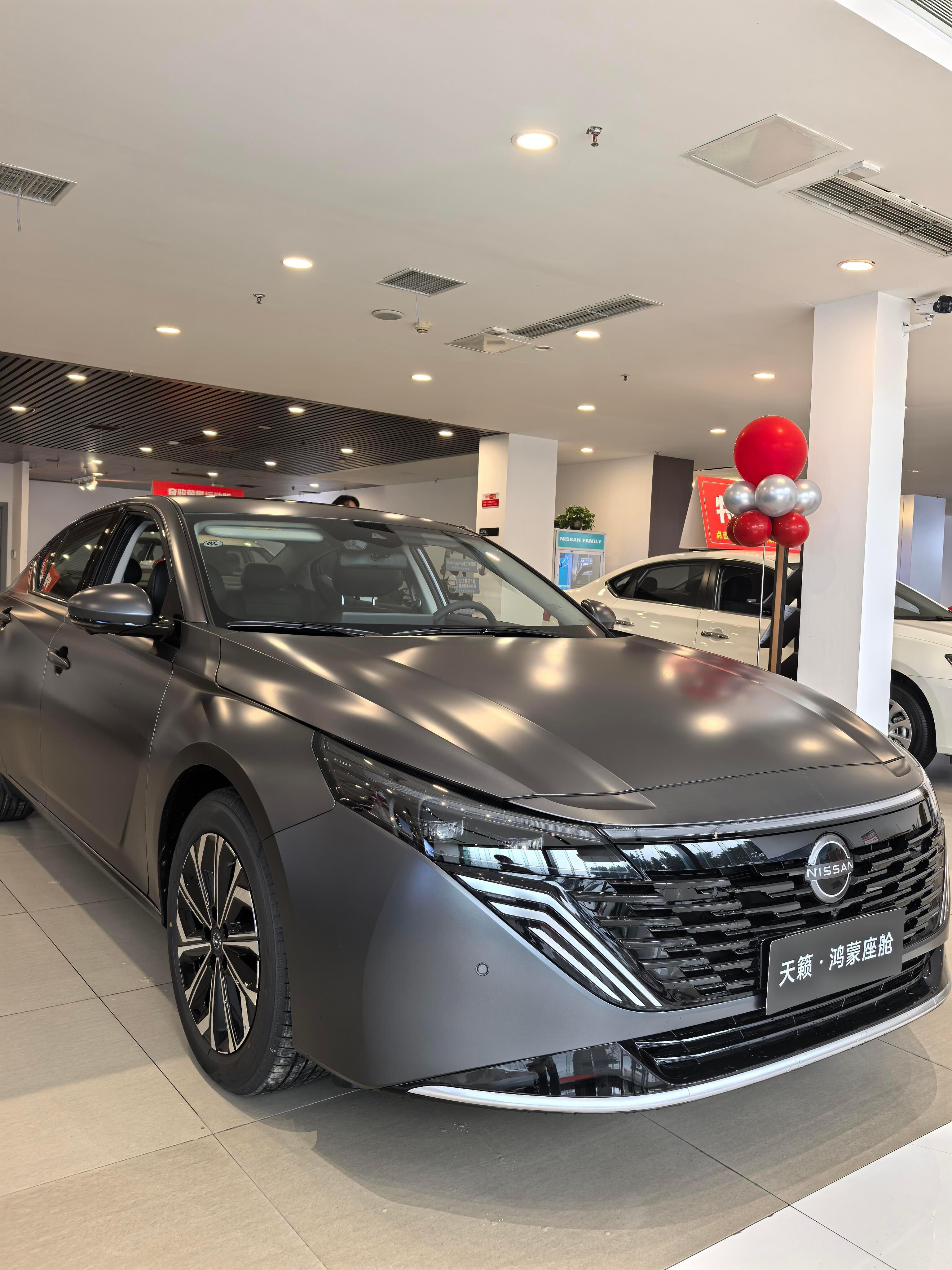 鸿蒙车机反应超快，语音助手能连续听指令，开车时动嘴就能调空调选歌，懒人狂喜。