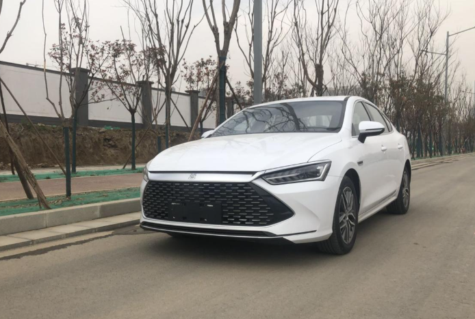 秦plusDM-i55km旗舰版本提车作业对于大家关心的驾驶感受，DM-i