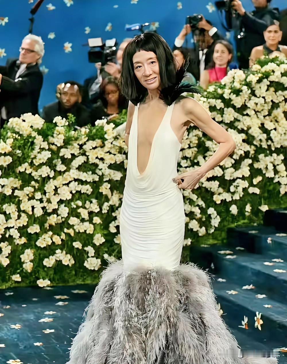 这是王薇薇为自己设计的礼服吗？王薇薇身上穿的礼服是她为自己设计的吗？