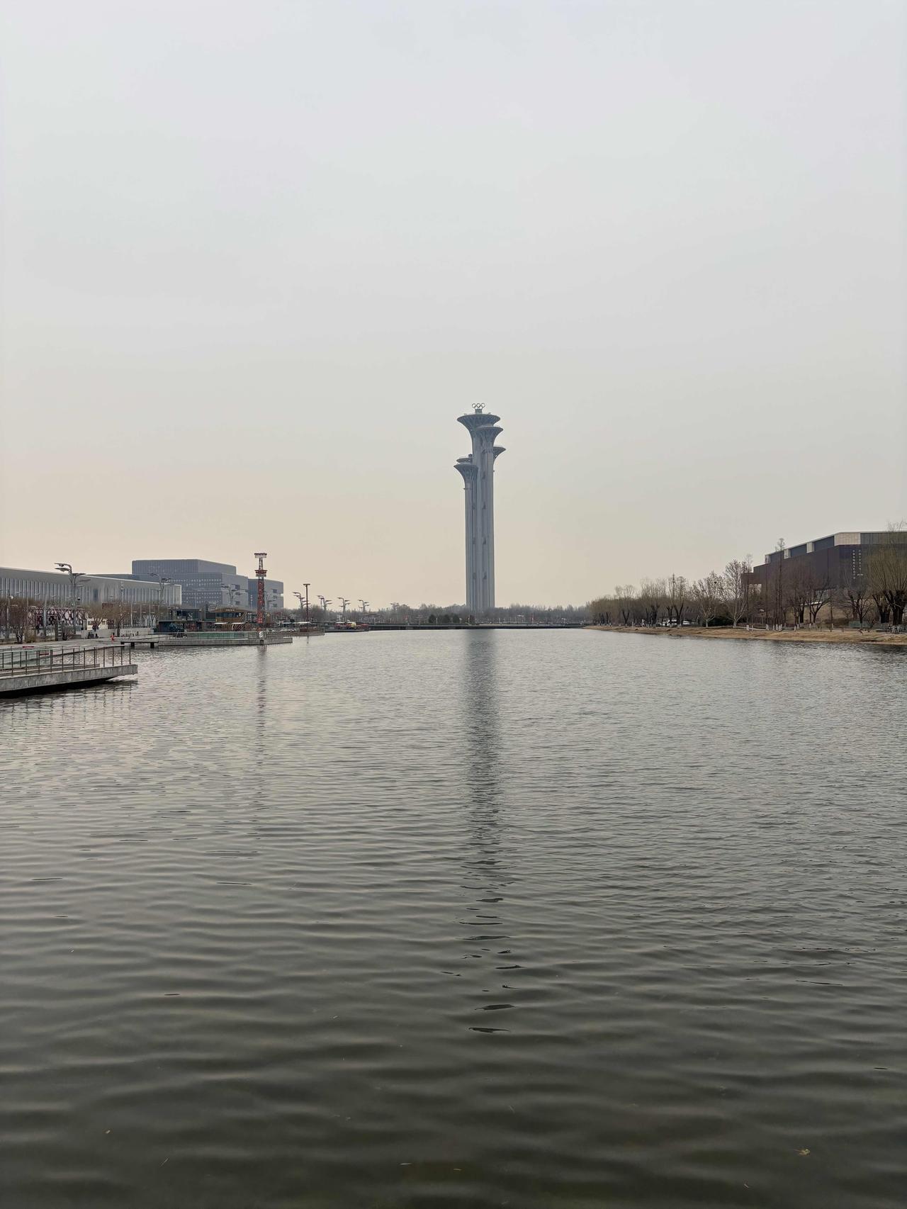 难怪女教师比较少会嫁男教师，今天问了一个女老师，她嫁给了一个电网公司的职工，她老