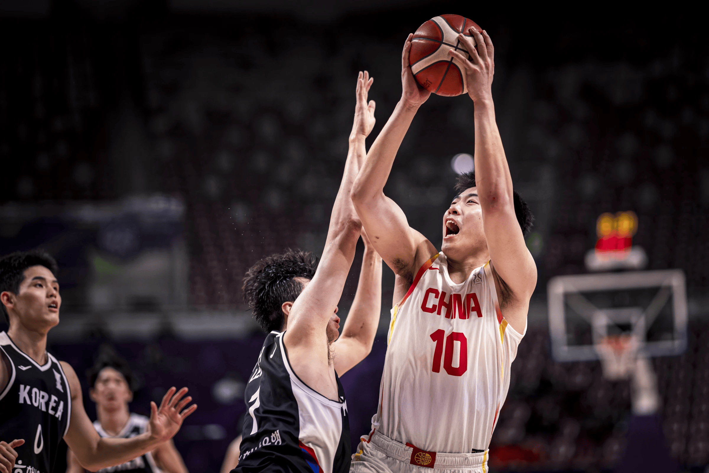 媒体人: 今晚赢在防守, 也赢在中国队内线&锋线足够立得住