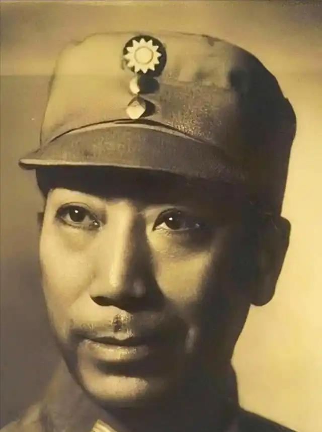 陈诚军人脾气，不大瞧得起特务，尤其是对戴笠看不上眼。1939年，戴笠终于找到了一