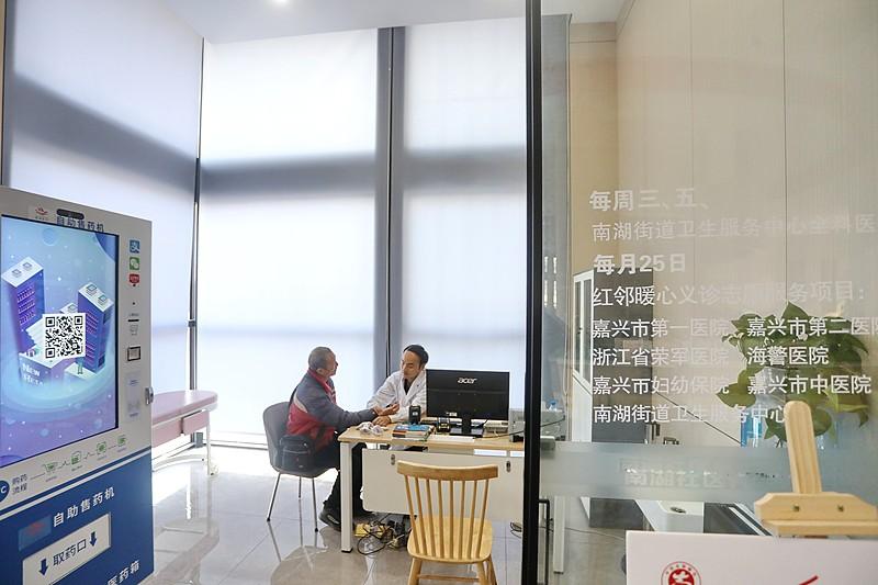 近日，“喝大水”话题登上热搜，引发不少网友关注。浙江省中山医院内分泌科徐英英主