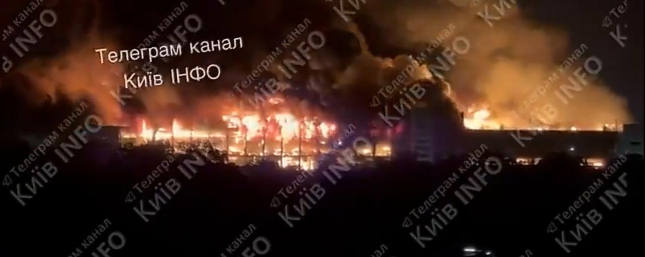 8月4日深夜到5日凌晨，基辅的夜空被接连不断的爆炸声彻底撕碎。俄军在不到两小时的