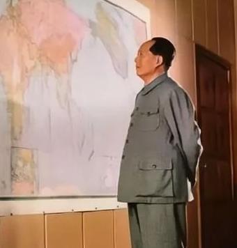 1951年，10万志愿军被美军包饺子，一向淡定自若的彭老总心急如焚连忙向毛主席求