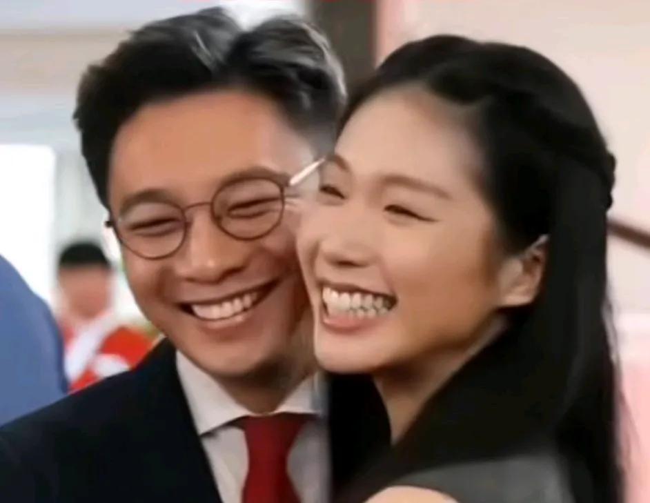 大家看一下这两人有没有夫妻相啊？霍启山一直在找寻的女人难道是她吗？这一次可能是真