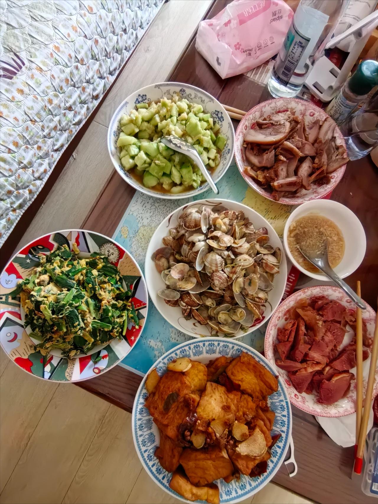 今年，我们做了很多改变，给自己的生活做了减法，真正的明白了如何过年：1、不囤