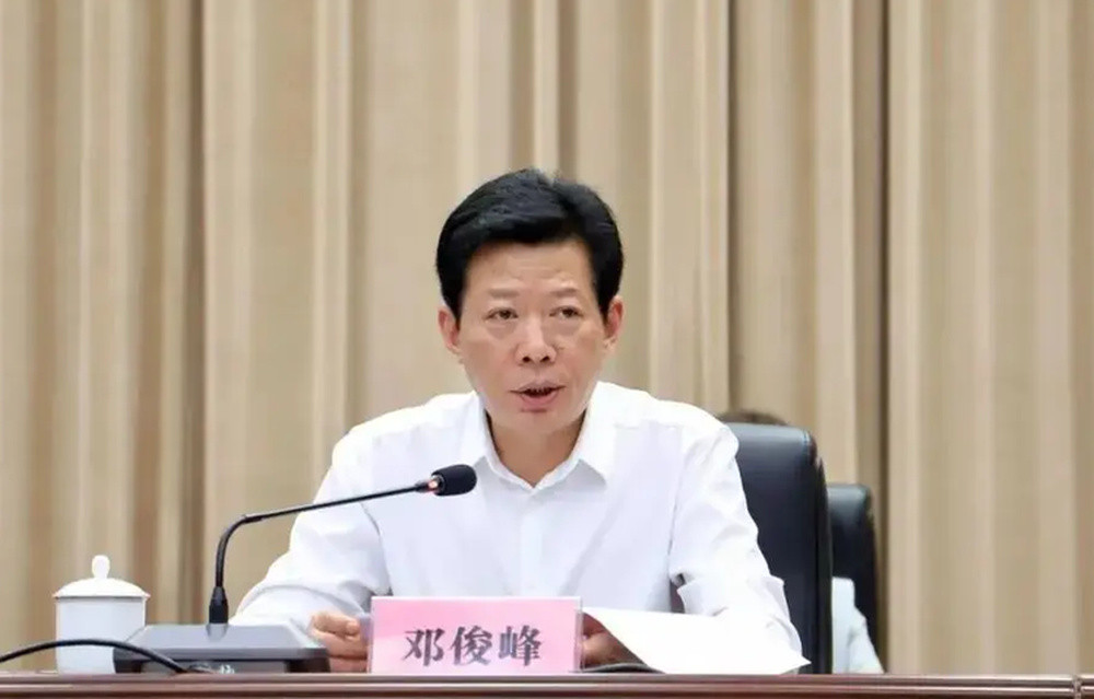 河南通报, 南阳市原副市长邓俊峰, 主动投案