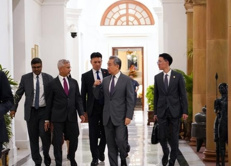 当中国选择“沉默外交”，南亚棋局在变阵：尼印48小时内三度交锋。万万没想到，印度